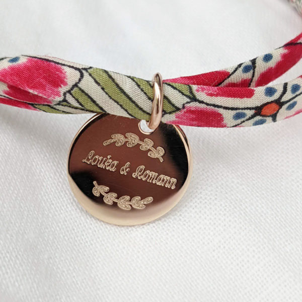 Bracelet liberty médaille argent ou or personnalisée avec deux prénoms et feuilles de lauriers gravés